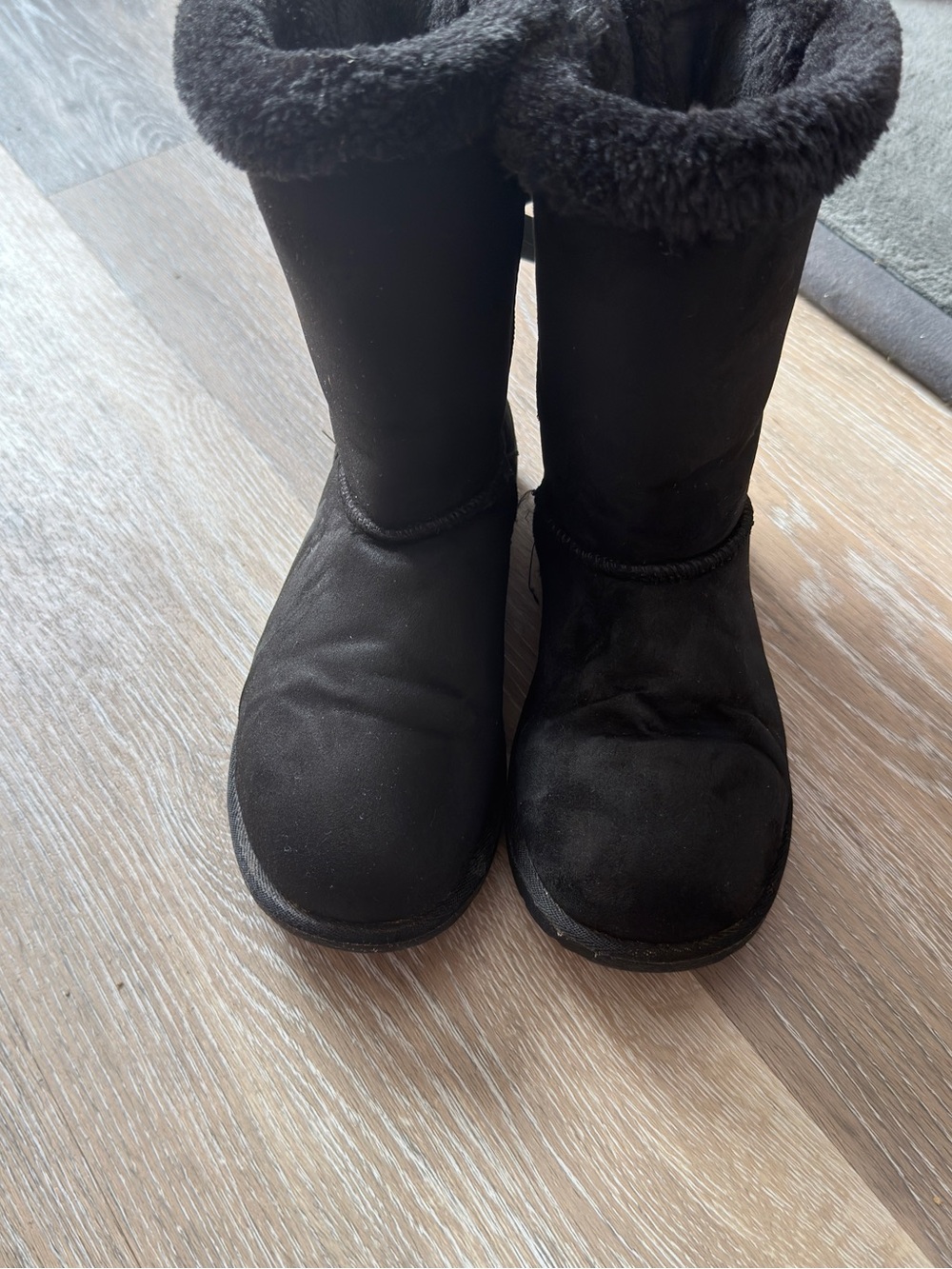 Hot Cakes Kids Black Faux-Fur Winter Boots
